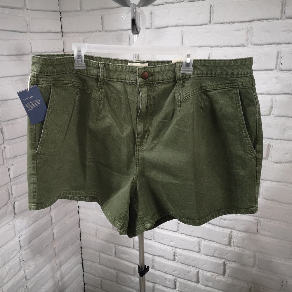 NWT Universal Thread Ladies Size 20W High Rise A-line Midi Green Jean Shorts